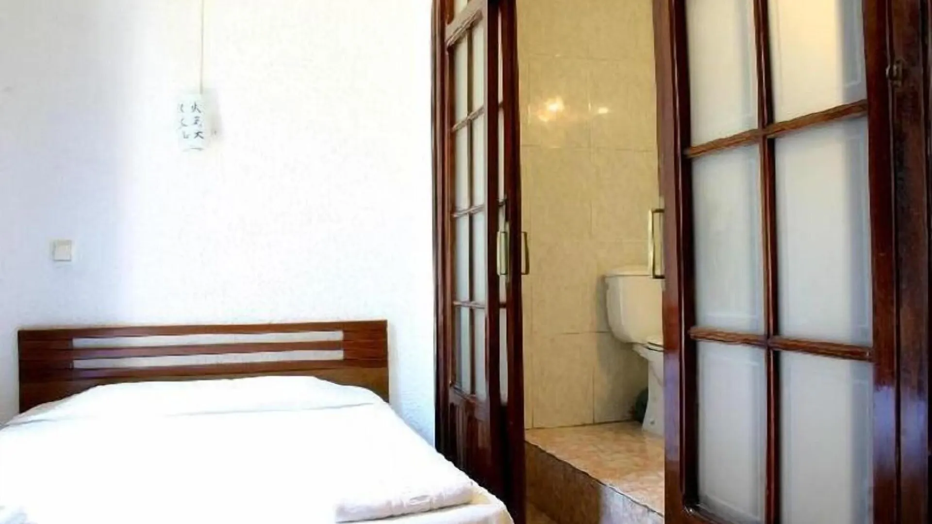 بيت ضيافة Hostal Eden برشلونة