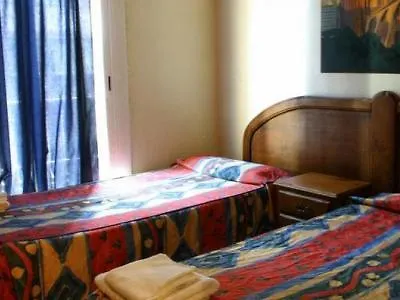 ** بيت ضيافة Hostal Eden برشلونة إسبانيا