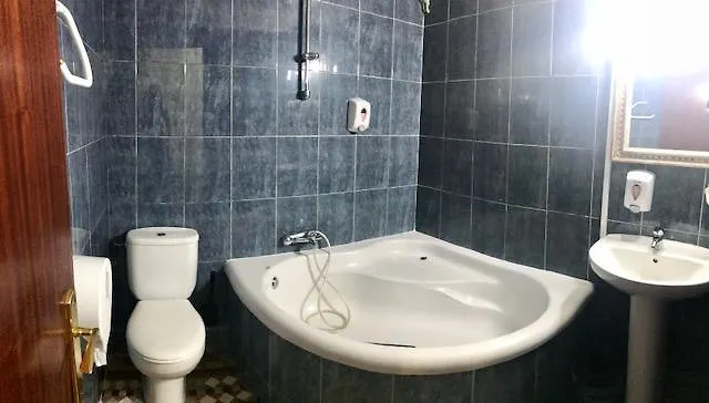 Hostal Eden برشلونة بيت ضيافة