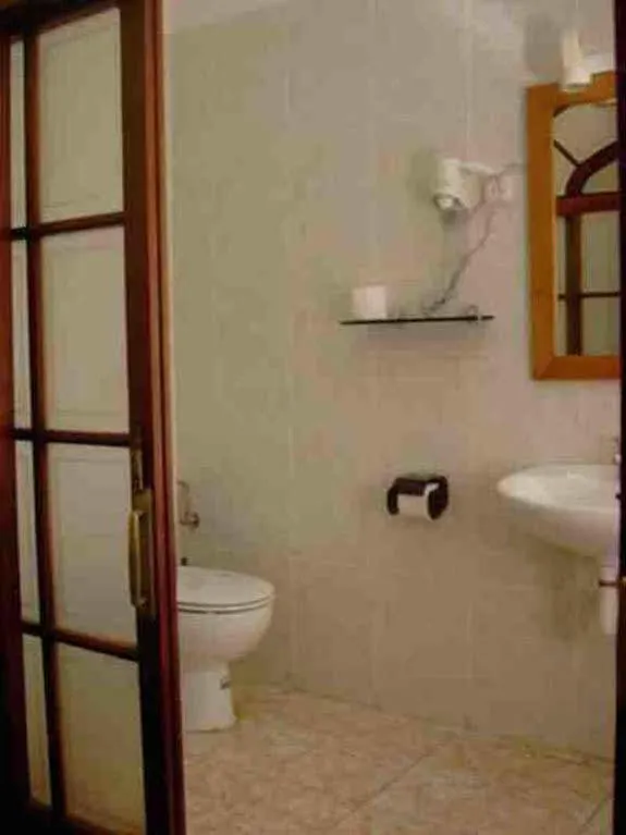 Hostal Eden Barcelona 2*,